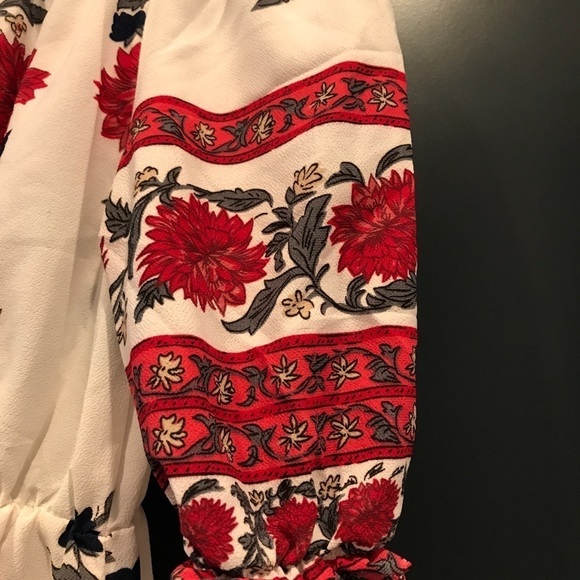 NWOT Floral Off The Shoulder Small - Picture 5 of 5